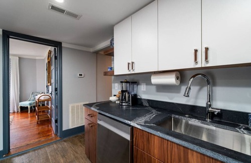 Downtown Charleston Apartment | Private Pool Oasis 4 Bedroom Suite