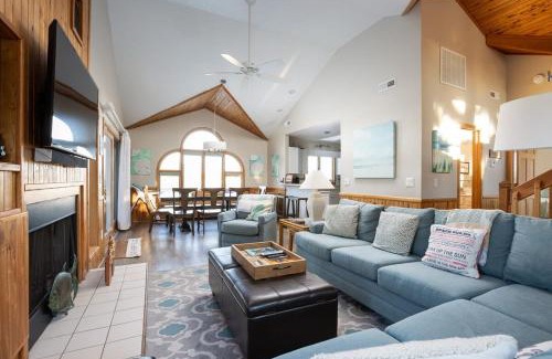 Duck House | Private Pool Oceanside Walkable to Downtown Duck