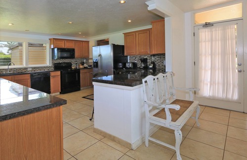 Spreckelsville House | Private Pool & Tennis Court - Views Of MTN Close to OceannAsk for free Massage