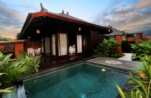 Kenderan Villa | Private Pool Villa overlooking to Rice Field