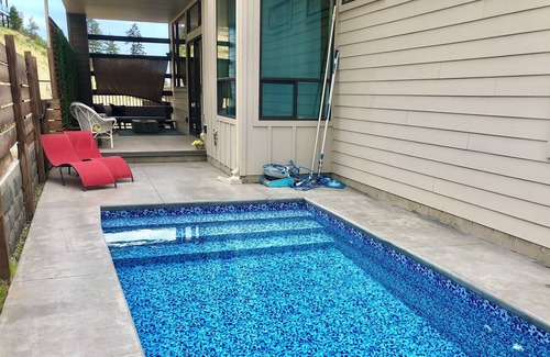 McKinley House | Private Pool, Walk to the Lake!