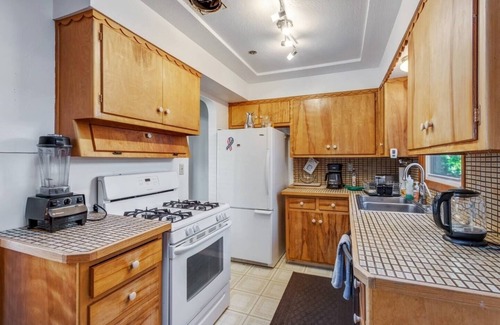 Centennial House | Private Portland Getaway Near Powell Butte Nature Park!