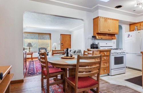 Centennial House | Private Portland Getaway Near Powell Butte Nature Park!