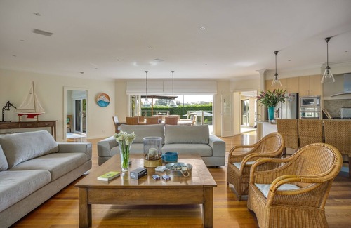 Portsea Boat Rental | Private Portsea Oasis