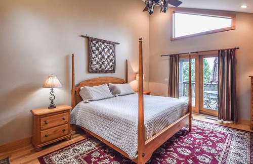 Apple Ridge Cabin | Private prop -10 min to Blowing Rock; large porch w/grill, firepit & fire place