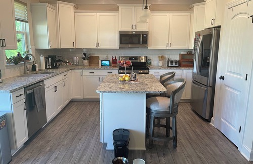 Garner House | Private queen bedroom, bathroom & spacious office – only 20 mins from DT Raleigh