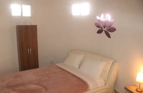 Campana Bed & Breakfast | Private Queen Room 2 at Vida Lotus Retreat & Spa