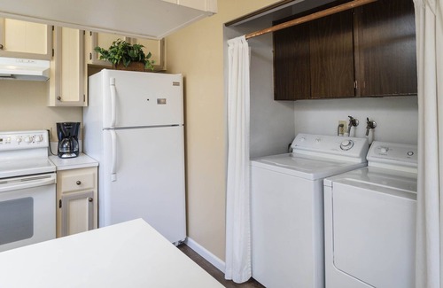 Sisters Condo | Private, Quiet 2 Bedroom Condo w/Pool & Hot Tub