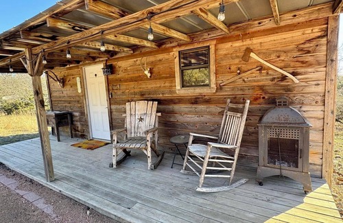 Fredericksburg Cabin | Private, quiet, rustic cabin. Minutes from Old Tunnel State Park