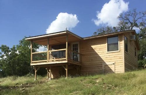 Fredericksburg Cabin | Private, quiet, rustic cabin. Minutes from Old Tunnel State Park