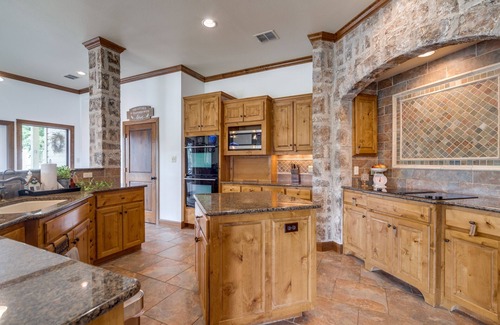Boerne House | PRIVATE RANCH. 13 acres with wild deer, huge home, pool, GameRoom, fire pit