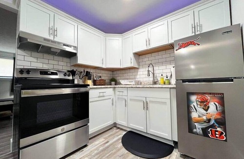 Canton Apartment | ~ Private Renovated Bengals Apartment ~ 5 Star ~
