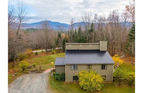 Franconia House | Private Retreat at Ski Mountain
