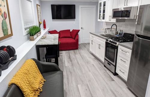 Baywood - Aragon Apartment | Private retreat in the heart of Silicon Valley