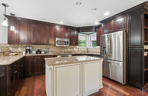 Rock Hill House | Private Retreat w/Hot Tub, Pickleball, Games & Gym