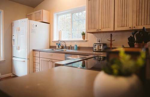La Pine House | Private Riverfront Lodge w/Indoor Pool, Movie Theater, Hot Tub on Acreage