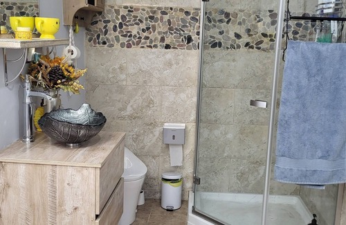Port Reading House | Private Room w Pvt Bathroom near public transportation to NJ&NYC attractions