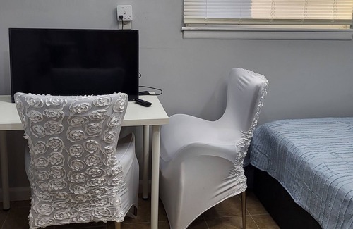 Port Reading House | Private Room w Pvt Bathroom near public transportation to NJ&NYC attractions