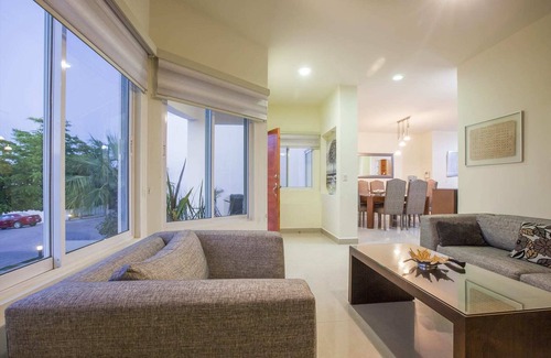 Colina del Sol House | Private Roof Pool with OceanViews, 5mins to Beach!