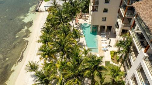 Isla Mujeres Apartment | Private Rooftop Honeymoon Suite w/Private Jacuzzi