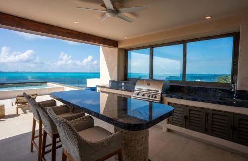 Isla Mujeres Apartment | Private Rooftop Honeymoon Suite w/Private Jacuzzi