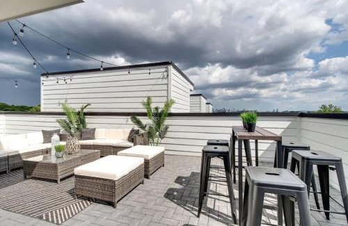 Haynes Area House | Private Rooftop Oasis - 2 Nashville Homes