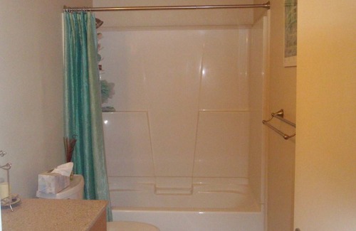 Southeast Calgary Resort | Private room ∙ 1 guest