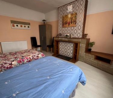 Cribbs Causeway House | Private Room 2 Near Southmead Hospital