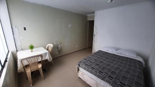 Callao House | PRIVATE ROOM a 13 minutes from the Airport With Kitchen Access I Ambiente familiar y silencioso I Apartment under renovation