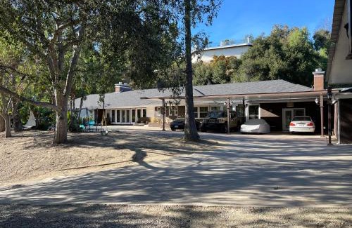 Encino House | Private Room Big Estate View Pool Oasis Women ONLY CONTACT B4 BOOKING BBOLD