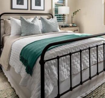 Hurontario House | Private room/