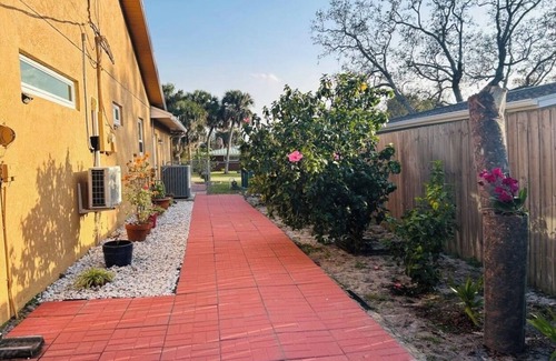 Indian River Bluff Apartment | Private room centrally located in Melbourne