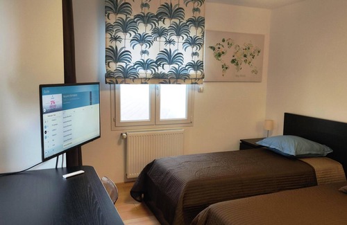 Mont-Saint-Martin Bed & Breakfast | Private room with bathroom-Plateau-Mont-Saint-Martin-Bl