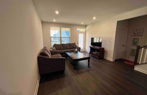 Frederick House | Private Room In A Modern Home