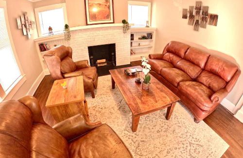 Indianapolis House | Private Room in an Elegant Home- Convenient to Downtown Indianapolis