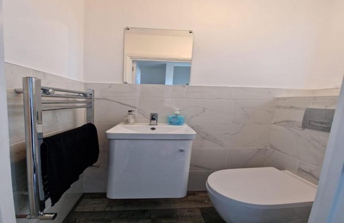 Southbury Apartment | Private Room in London Enfield with parking