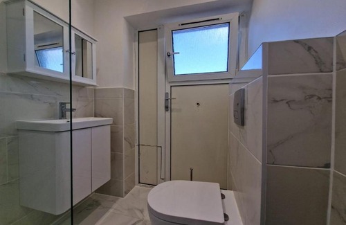 Southbury Apartment | Private Room in London Enfield with parking