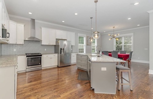 Green Hills House | Private Room in Luxe Green Hills Home – Prime 12 South Location