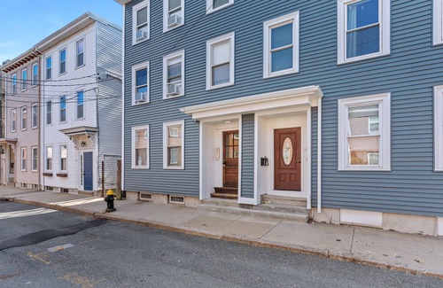 Columbus Park - Andrew Square Apartment | Private Room in Newly Updated Apt minutes to beach