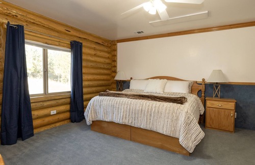 Hot Springs Cabin | Private Room in Rustic Cabin - Room 229