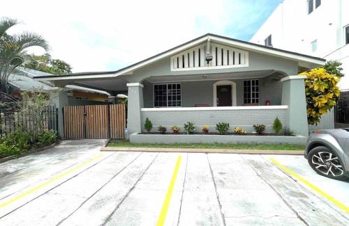 Coral Way House | Private Room in the Heart of Calle Ocho