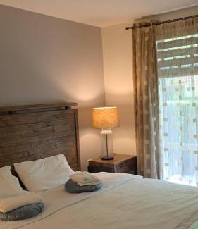 Vancouver House | Private Room in Vibrant Vancouver - with share living room and kitchen