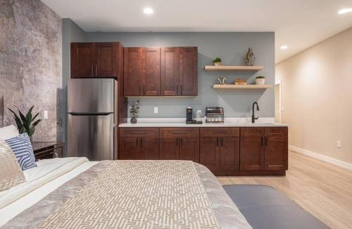Bradenton House | Private Room, Kitchen & Bath 1