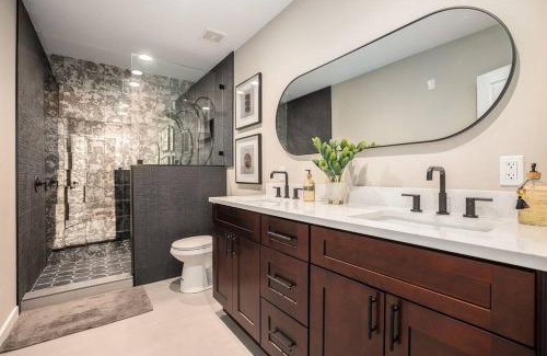 Bradenton House | Private Room, Kitchen & Bath 1