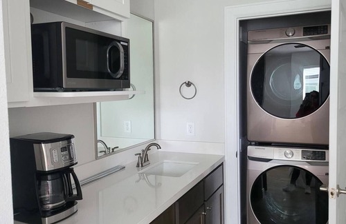 South Main Apartment | Private Room Near TMCnn