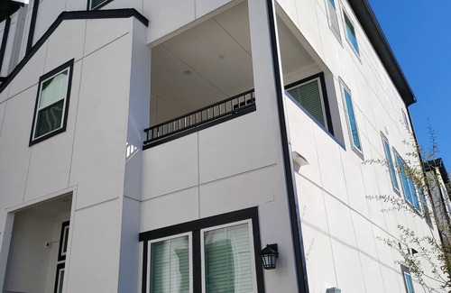 South Main Apartment | Private Room Near TMCnn