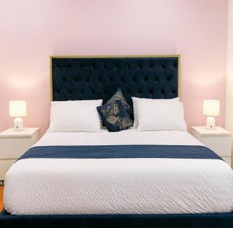 Bradbury House | Private room with pool and ensuite
