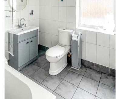 Liverpool House | Private room with Netflix