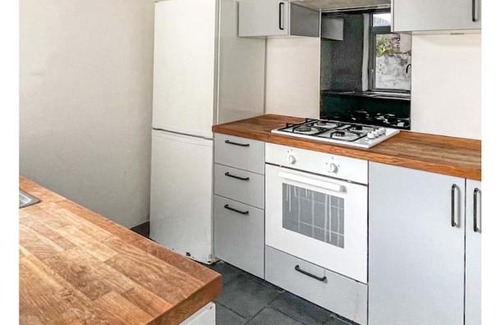 Liverpool House | Private room with Netflix