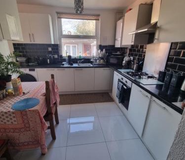 Streatham South House | Private Rooms in London,